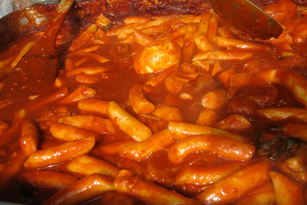 Korean street food that foreigners must try: Tteokbokki, Hotteok, Bungeobbang