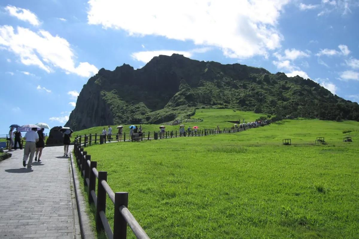 Jeju Island travel guide for foreigners: Hallasan, Seongsan Ilchulbong, Olle Trail